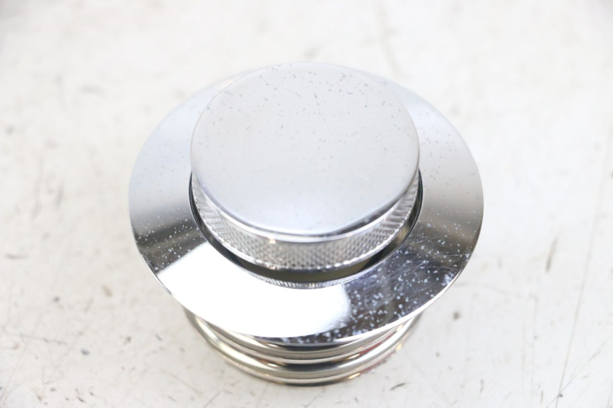 photo de BOUCHON RESERVOIR ESSENCE HARLEY DAVIDSON SPORTSTER XL CUSTOM 1200 (2003 - 2004) - Points de fixation