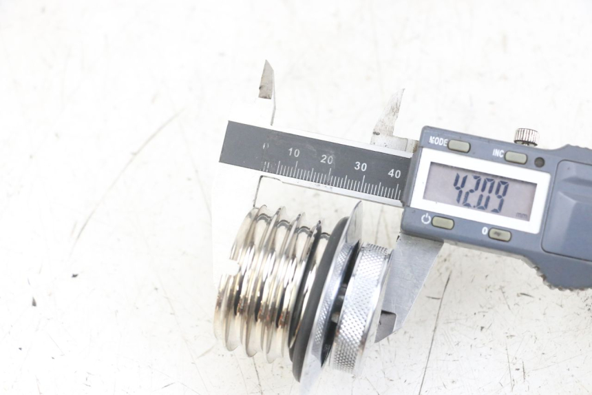 photo de BOUCHON RESERVOIR ESSENCE HARLEY DAVIDSON SPORTSTER XL CUSTOM 1200 (2003 - 2004) - État de surface