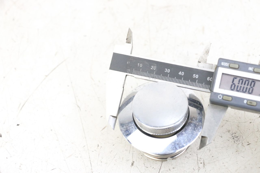 photo de BOUCHON RESERVOIR ESSENCE HARLEY DAVIDSON SPORTSTER XL CUSTOM 1200 (2003 - 2004) - Pièce contrôlée