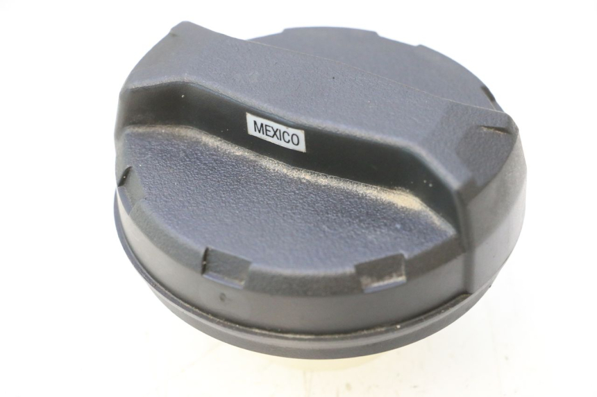 photo de BOUCHON RESERVOIR ESSENCE CAN-AM SPYDER RS 1000 (2008 - 2012) - Vue principale