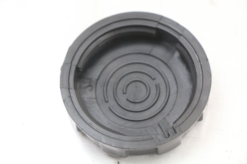 photo de BOUCHON RESERVOIR ESSENCE PEUGEOT STREETZONE I 2T 50 (2018 - 2020) - Zoom état d’usage