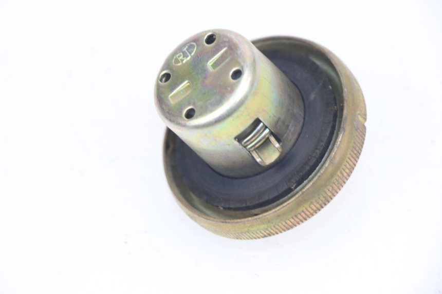 photo de BOUCHON RESERVOIR ESSENCE PEUGEOT SUM UP 125 (2008 - 2013) - Vue principale