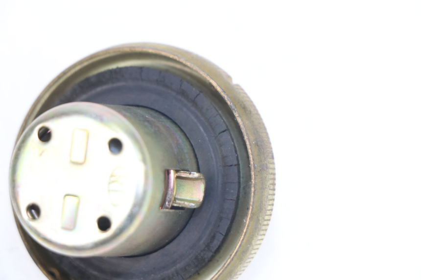 photo de BOUCHON RESERVOIR ESSENCE PEUGEOT SUM UP 125 (2008 - 2013) - Détail de la pièce