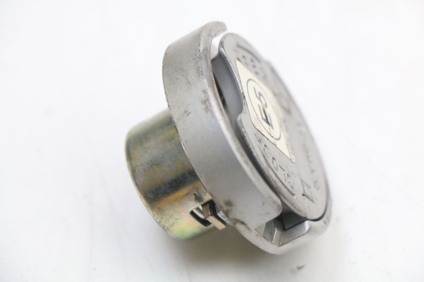 photo de BOUCHON RESERVOIR ESSENCE KYMCO SUPER 8 4T 50 (2021 - 2024) - Vue principale