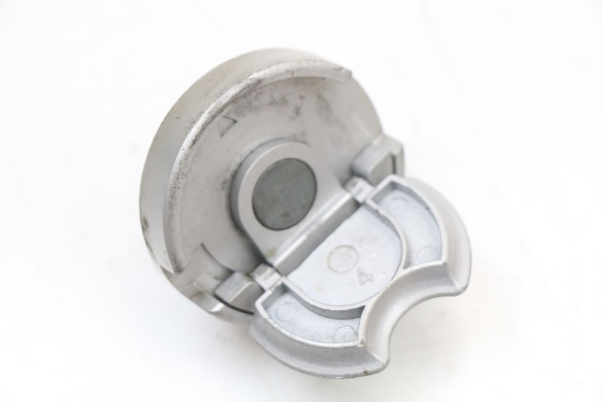 photo de BOUCHON RESERVOIR ESSENCE KYMCO SUPER 8 4T 50 (2021 - 2024) - Zoom état d’usage