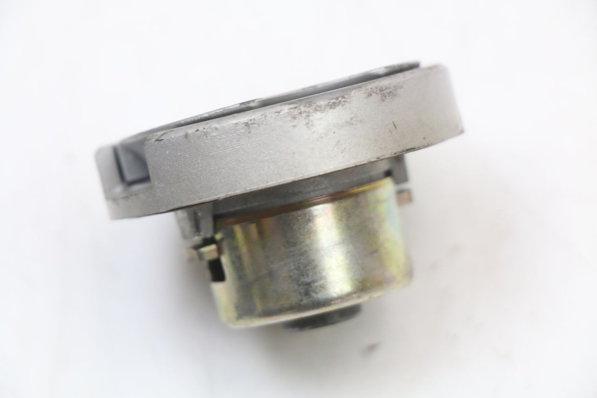 photo de BOUCHON RESERVOIR ESSENCE KYMCO SUPER 8 4T 50 (2021 - 2024) - Autre angle de vue