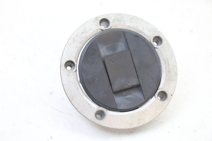 photo de BOUCHON RESERVOIR ESSENCE SUZUKI GSX F GSXF 650 (2007 - 2015) - Gros plan technique