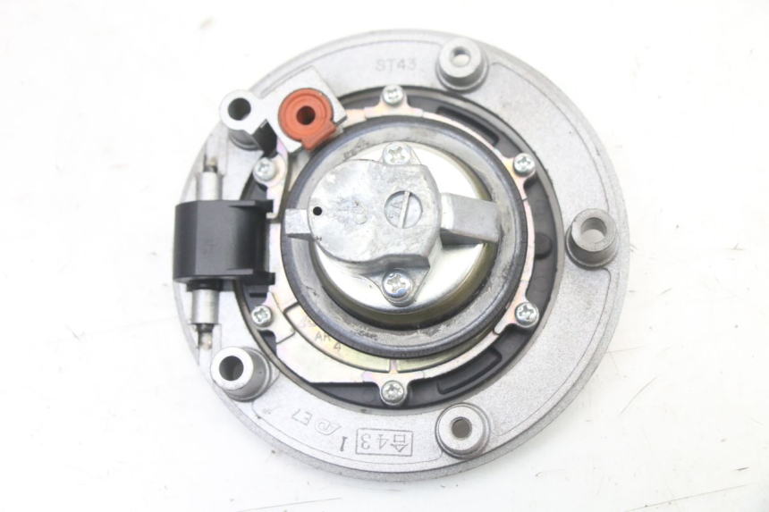 photo de BOUCHON RESERVOIR ESSENCE SUZUKI GSX F GSXF 650 (2007 - 2015) - Points de fixation