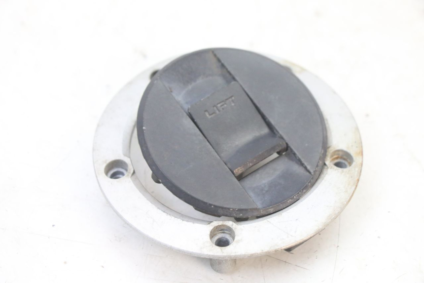 photo de BOUCHON RESERVOIR ESSENCE SUZUKI GSX F GSXF 650 (2007 - 2015) - Zoom état d’usage