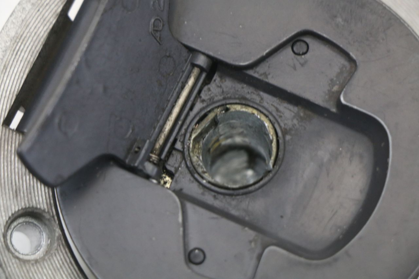 photo de BOUCHON RESERVOIR ESSENCE SUZUKI SV S 650 (1999 - 2002) - Vue d’ensemble