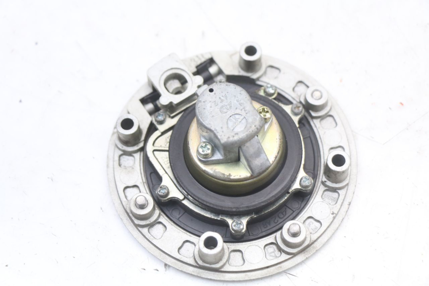 photo de BOUCHON RESERVOIR ESSENCE SUZUKI SV S 650 (1999 - 2002) - État de surface