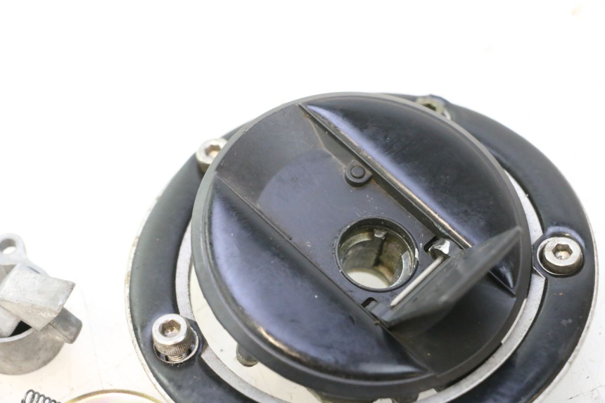photo de BOUCHON RESERVOIR ESSENCE SUZUKI SV S 650 (2003 - 2009) - Détail de la pièce