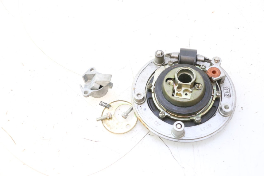 photo de BOUCHON RESERVOIR ESSENCE SUZUKI SV S 650 (2003 - 2009) - Autre angle de vue