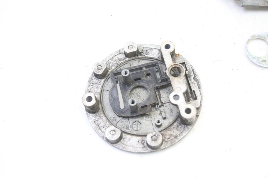 photo de BOUCHON RESERVOIR ESSENCE YAMAHA TDR DELTABOX 125 (1997 - 2003) - Gros plan technique