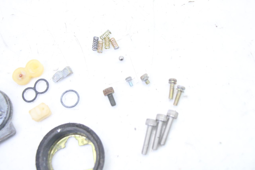 photo de BOUCHON RESERVOIR ESSENCE YAMAHA TDR DELTABOX 125 (1997 - 2003) - État de surface