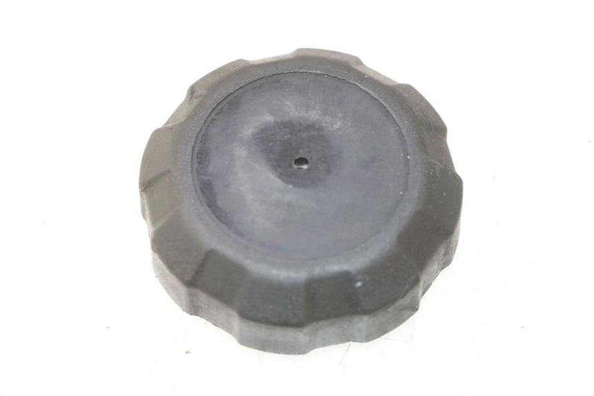 photo de BOUCHON RESERVOIR ESSENCE PEUGEOT TREKKER 50 (1995 - 2004) - Vue principale