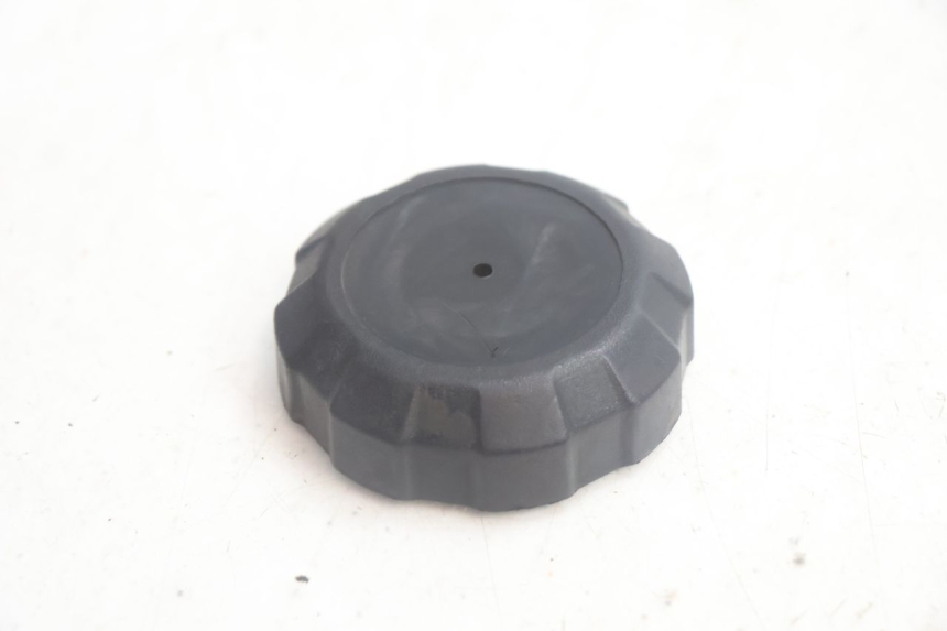 photo de BOUCHON RESERVOIR ESSENCE PEUGEOT TREKKER 50 (1995 - 2004) - Détail de la pièce