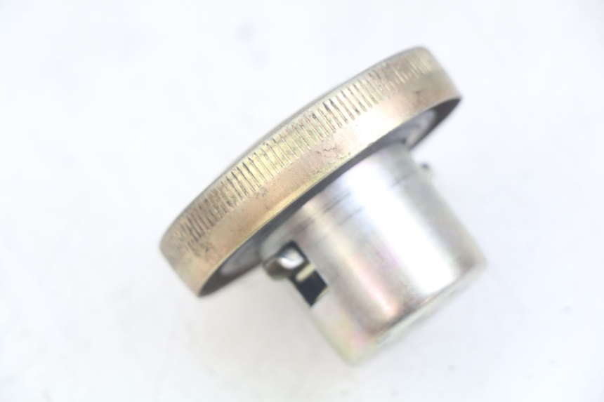 photo de BOUCHON RESERVOIR ESSENCE PEUGEOT TWEET 4T 50 (2010 - 2014) - Zoom état d’usage