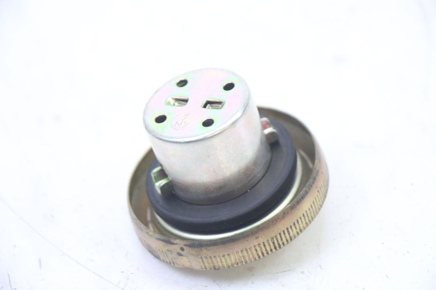 photo de BOUCHON RESERVOIR ESSENCE PEUGEOT TWEET 4T 50 (2018 - 2022) - Zoom état d’usage