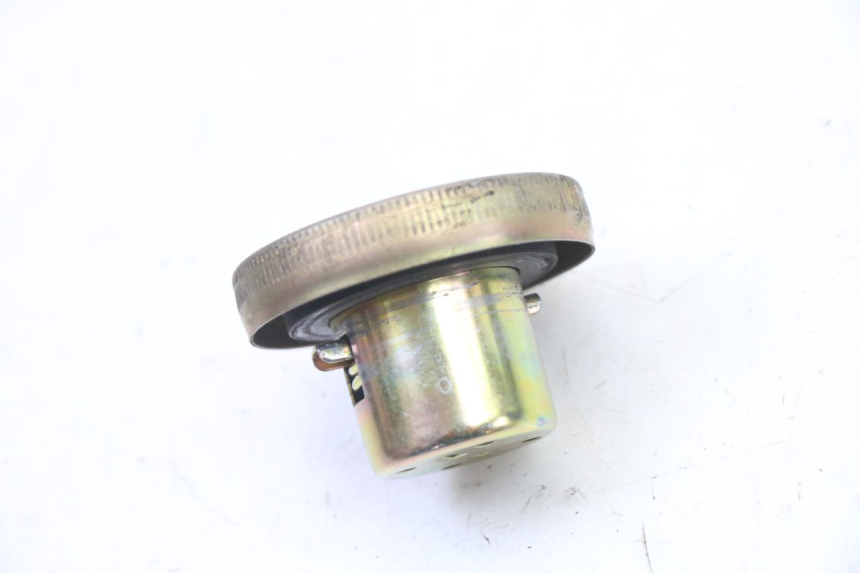 photo de BOUCHON RESERVOIR ESSENCE PEUGEOT TWEET 4T 50 (2014 - 2019) - Autre angle de vue