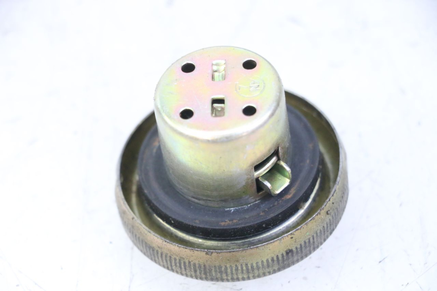 photo de BOUCHON RESERVOIR ESSENCE PEUGEOT TWEET PRO CARGO 50 (2018 - 2022) - Vue principale