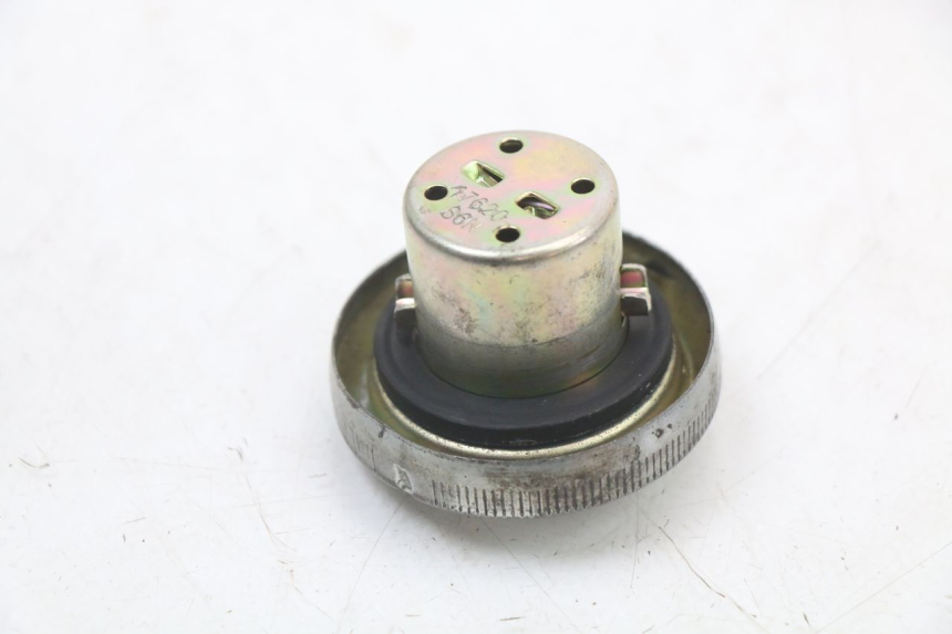 photo de BOUCHON RESERVOIR ESSENCE PEUGEOT TWEET 125 (2018 - 2021) - Zoom état d’usage