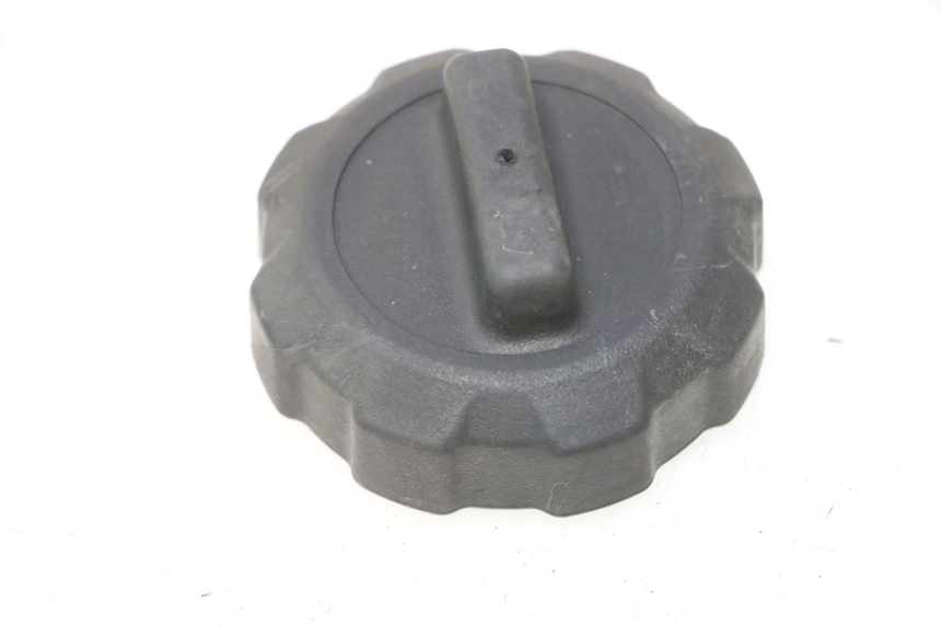 photo de BOUCHON RESERVOIR ESSENCE PEUGEOT VIVACITY NEW 2T 50 (2008 - 2017) - Détail de la pièce