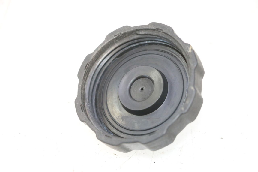 photo de BOUCHON RESERVOIR ESSENCE PEUGEOT VIVACITY NEW 2T 50 (2008 - 2017) - Zoom état d’usage