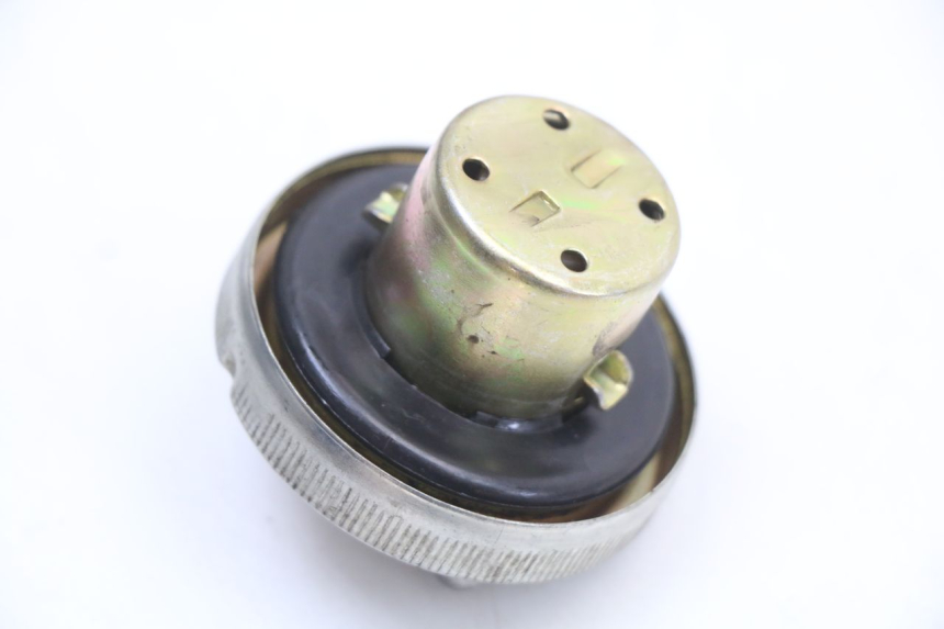 photo de BOUCHON RESERVOIR ESSENCE HONDA WALLAROO DX 50 (1993 - 1996) - Zoom état d’usage