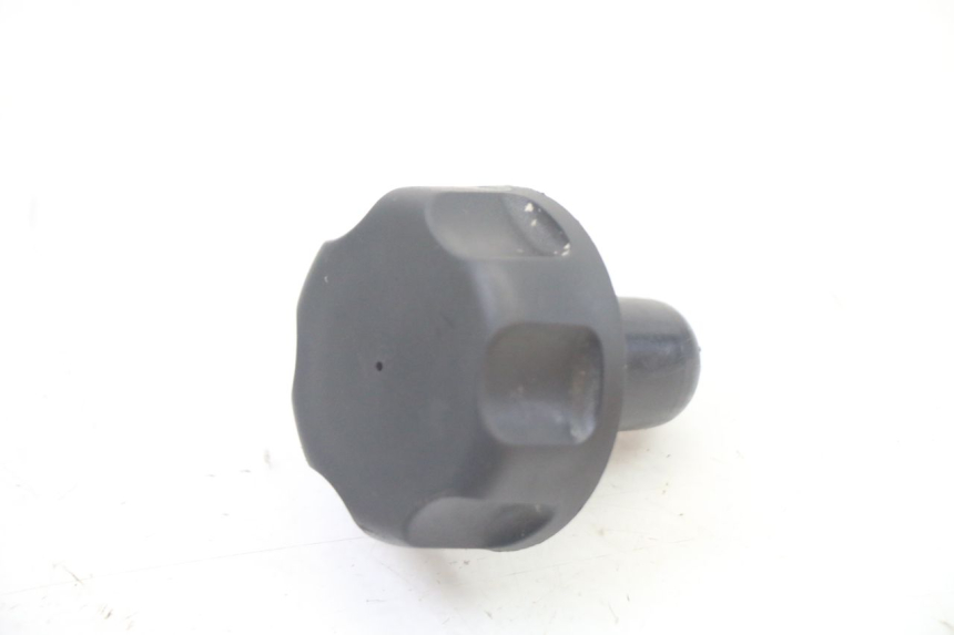 photo de BOUCHON RESERVOIR ESSENCE YAMAHA WHY 50 (1998 - 2000) - Détail de la pièce