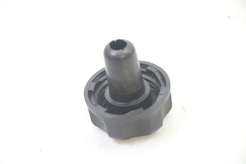 photo de BOUCHON RESERVOIR ESSENCE YAMAHA WHY 50 (1998 - 2000) - Autre angle de vue