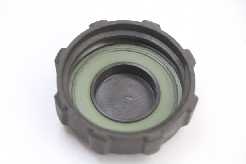 photo de BOUCHON RESERVOIR ESSENCE PIAGGIO X10 125 (2012 - 2017) - Zoom état d’usage