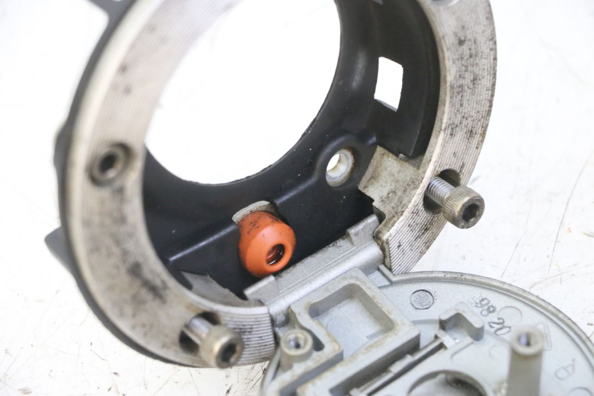 photo de BOUCHON RESERVOIR ESSENCE YAMAHA XJ6 ABS 600 (2008 - 2016) - Zoom état d’usage