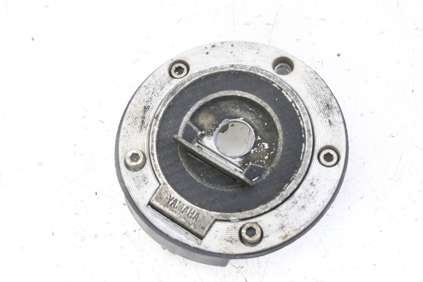 photo de BOUCHON RESERVOIR ESSENCE YAMAHA XJ6 ABS 600 (2008 - 2016) - Points de fixation