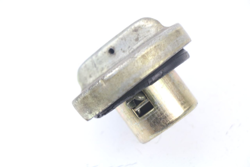 photo de BOUCHON RESERVOIR ESSENCE KINROAD XT T-8 125 (2006 - 2006) - Détail de la pièce