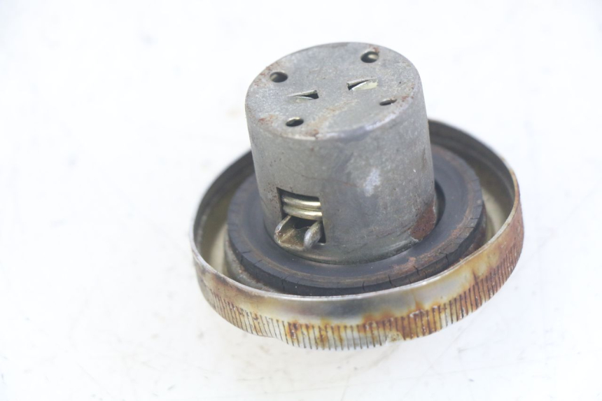 photo de BOUCHON RESERVOIR ESSENCE SHINERAY XY250 STXE 250 (2006 - 2012) - Détail de la pièce