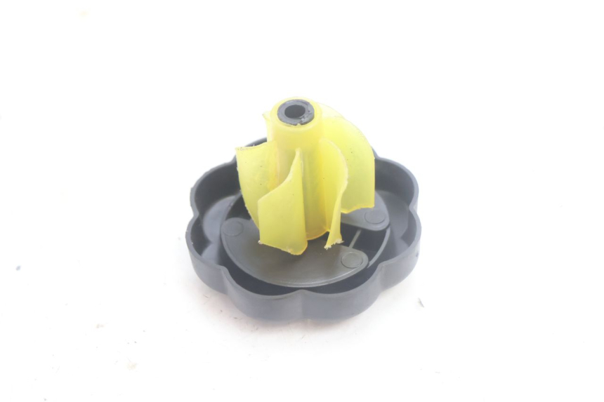 photo de BOUCHON RESERVOIR ESSENCE YAMAHA YP MAJESTY 125 (2007 - 2010) - Autre angle de vue