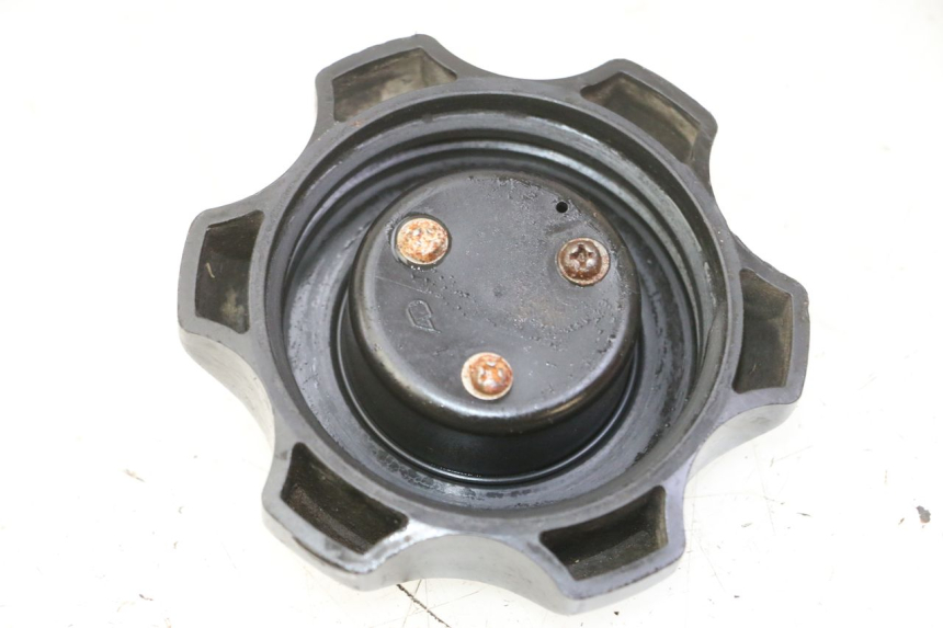 photo de BOUCHON RESERVOIR ESSENCE YAMAHA YZ 125 (1998 - 2005) - Détail de la pièce