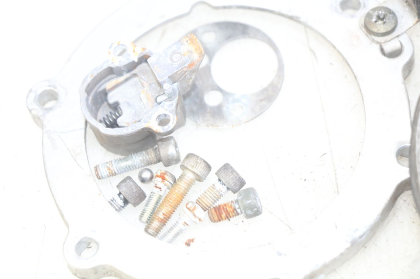 photo de BOUCHON RESERVOIR ESSENCE YAMAHA YZF R1 1000 (2007 - 2008) - Points de fixation