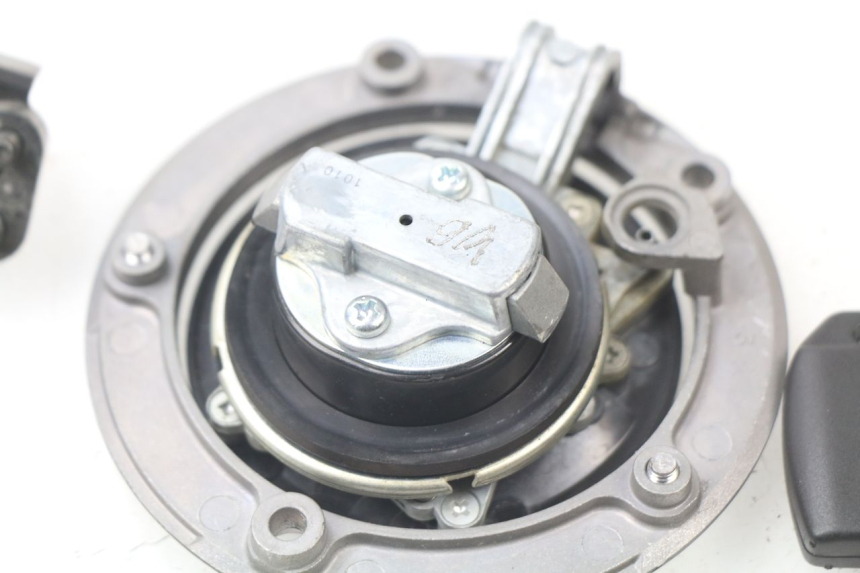 photo de BOUCHON RESERVOIR ESSENCE KAWASAKI Z ABS 750 (2007 - 2013) - Vue d’ensemble