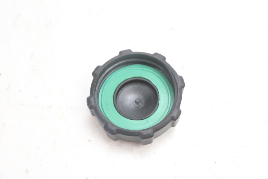 photo de BOUCHON RESERVOIR ESSENCE PIAGGIO ZIP 2T 50 (2009 - 2019) - Zoom état d’usage