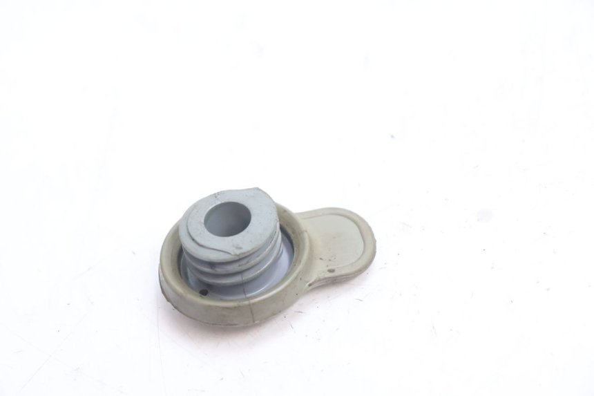 photo de BOUCHON RESERVOIR HUILE MBK BOOSTER SPIRIT 50 (1996 - 1999) - Zoom état d’usage
