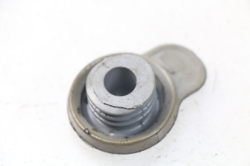 photo de BOUCHON RESERVOIR HUILE MBK BOOSTER SPIRIT NAKED 50 (2004 - 2017) - Détail de la pièce