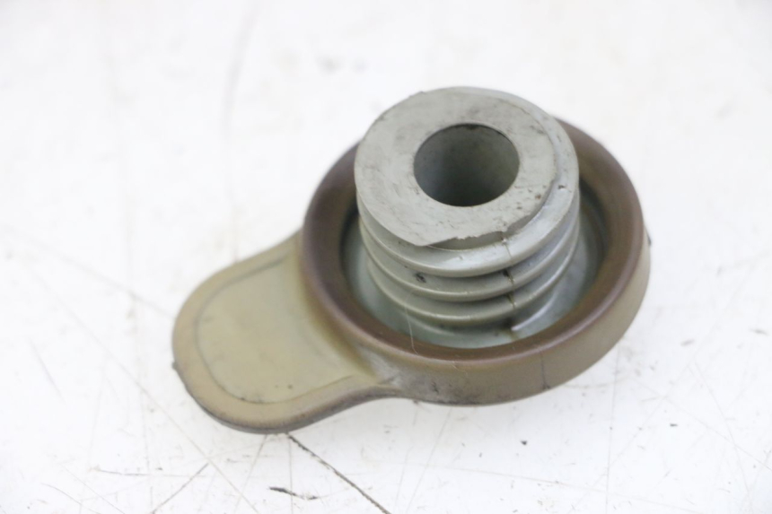 photo de BOUCHON RESERVOIR HUILE MBK BOOSTER SPIRIT NAKED 50 (2004 - 2017) - Détail de la pièce