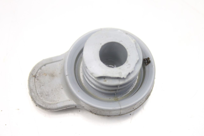 photo de BOUCHON RESERVOIR HUILE YAMAHA BW'S EASY 50 (2013 - 2016) - Zoom état d’usage