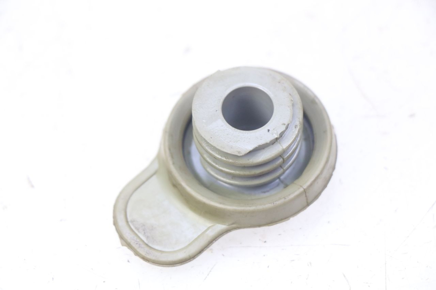 photo de BOUCHON RESERVOIR HUILE YAMAHA BW'S NAKED 50 (2008 - 2019) - Détail de la pièce