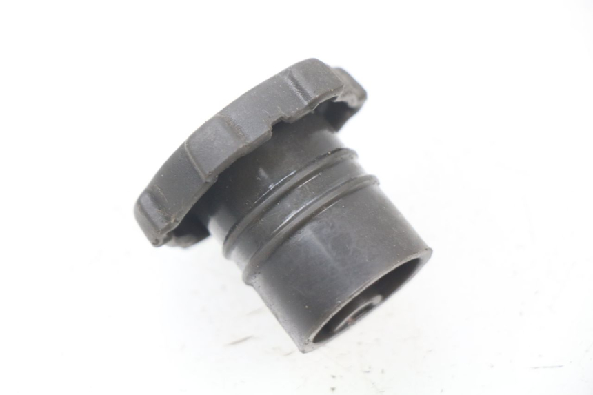 photo de BOUCHON RESERVOIR HUILE PIAGGIO FLY 2T 50 (2004 - 2017) - Zoom état d’usage