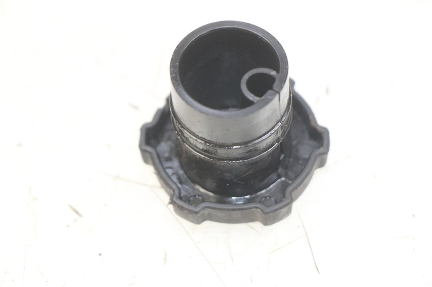 photo de BOUCHON RESERVOIR HUILE PIAGGIO FLY 2T 50 (2004 - 2017) - Zoom état d’usage