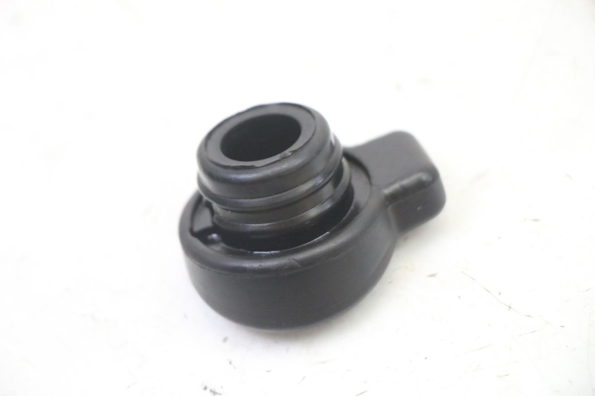 photo de BOUCHON RESERVOIR HUILE PIAGGIO NEW TYPHOON 50 (2018 - 2021) - Zoom état d’usage