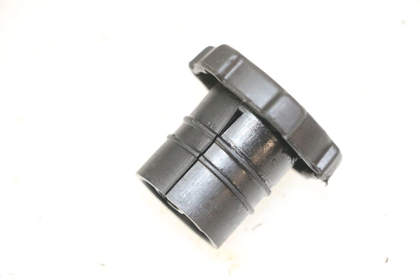 photo de BOUCHON RESERVOIR HUILE PIAGGIO FLY 2T 50 (2004 - 2017) - Zoom état d’usage